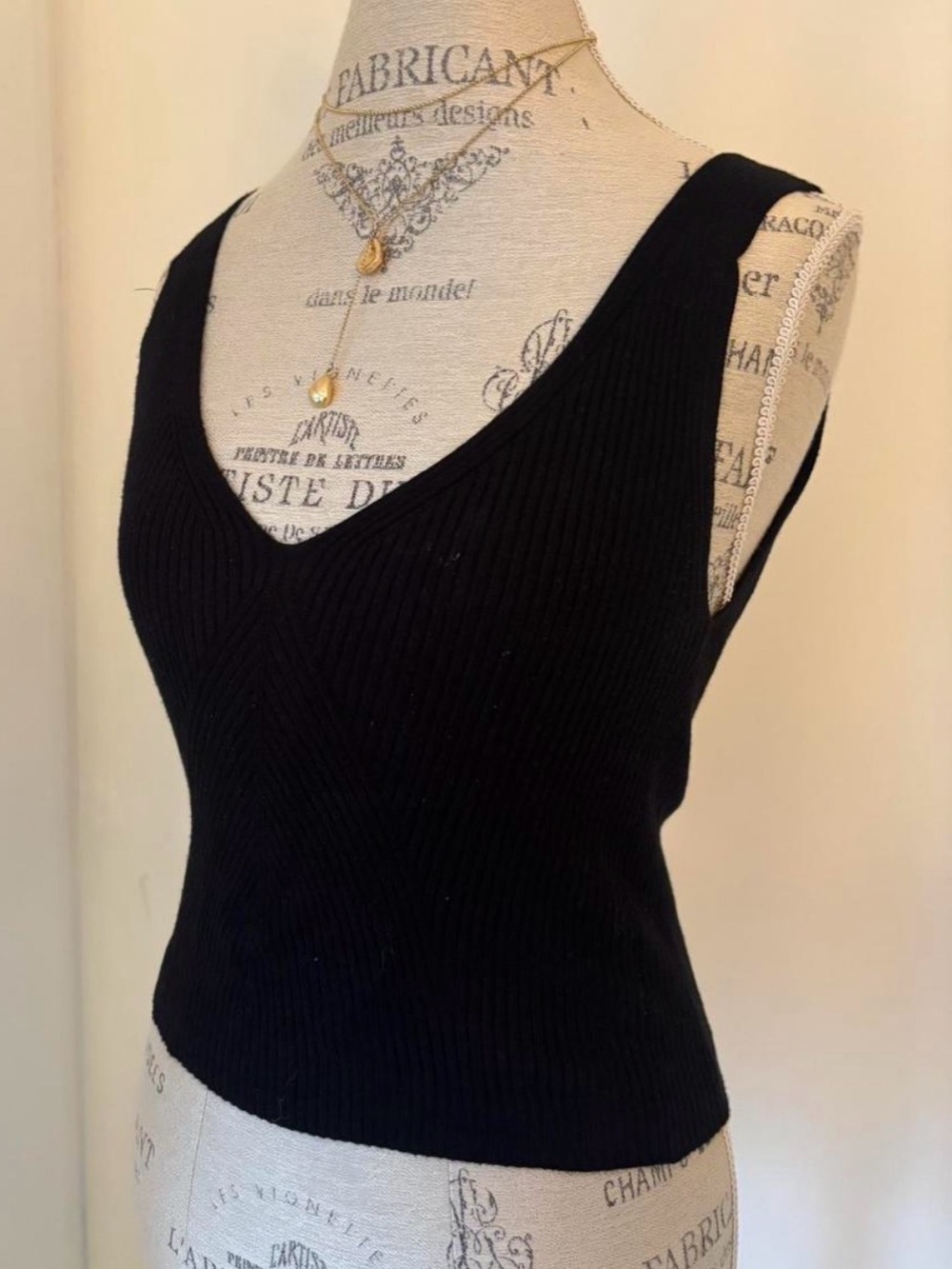 Dynamite Black Ribbed V-Neck Tank - Picture 2 of 5